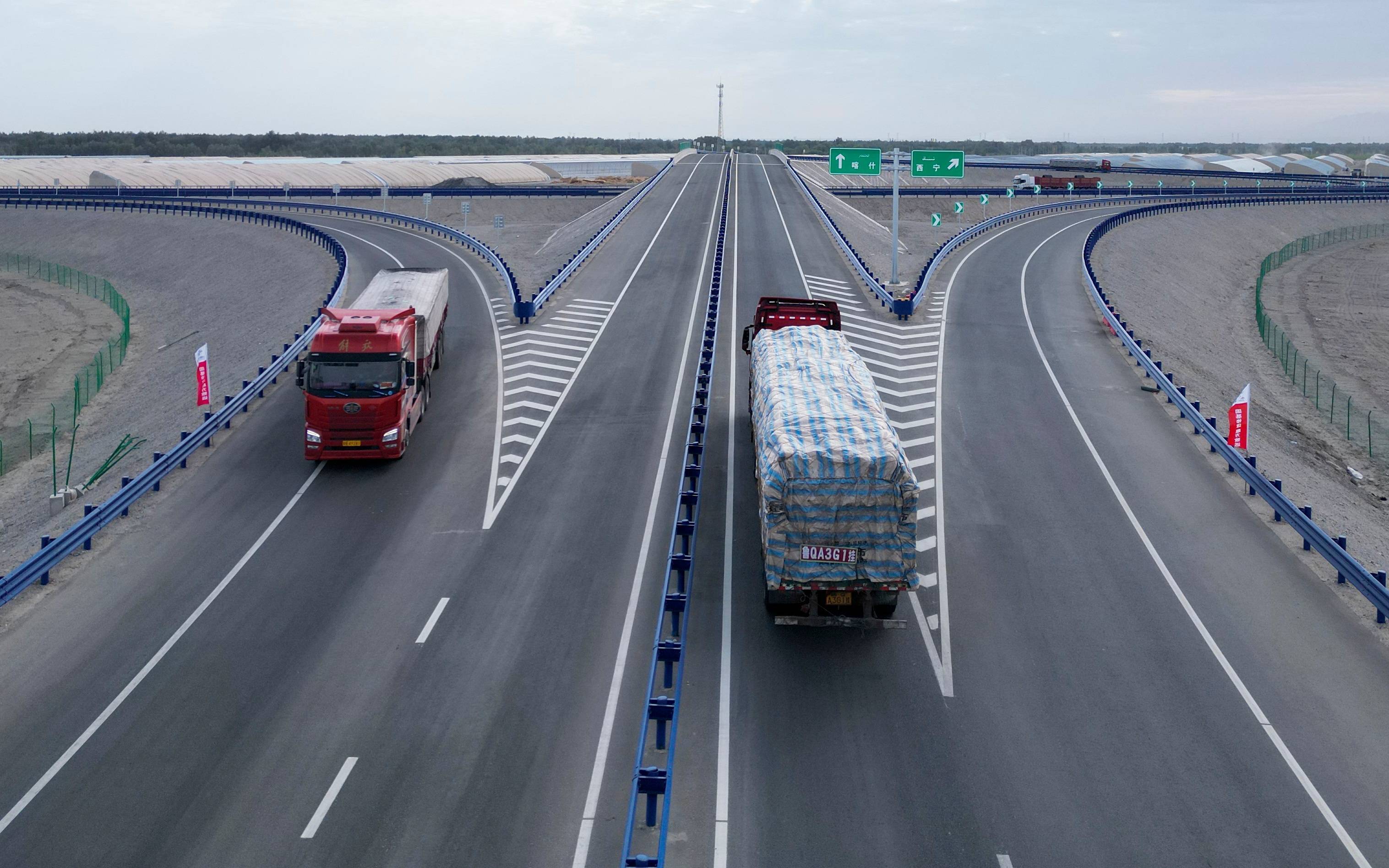 货车通行费减免10%,更好保通保畅保经济 | 新京报快评_物流_交通_命脉