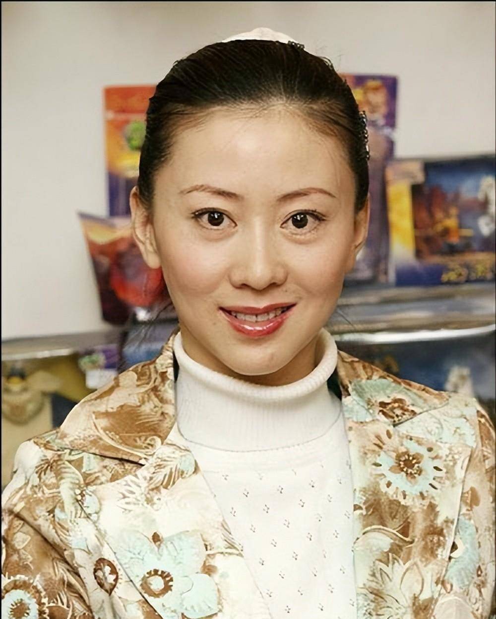 原创人体模特汤加丽被父亲嫌弃与丈夫离婚46岁再给父母添心病