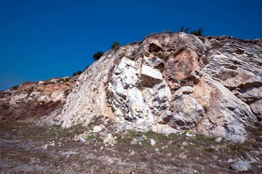 早期废弃的矿坑，如今成为网红打卡地，莱州黑羊山如何华丽转身