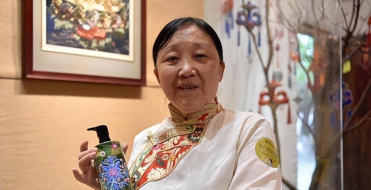 靠一根针"吸金"800万,被爱马仕看上的网红大妈,开启人生巅峰_杨华珍