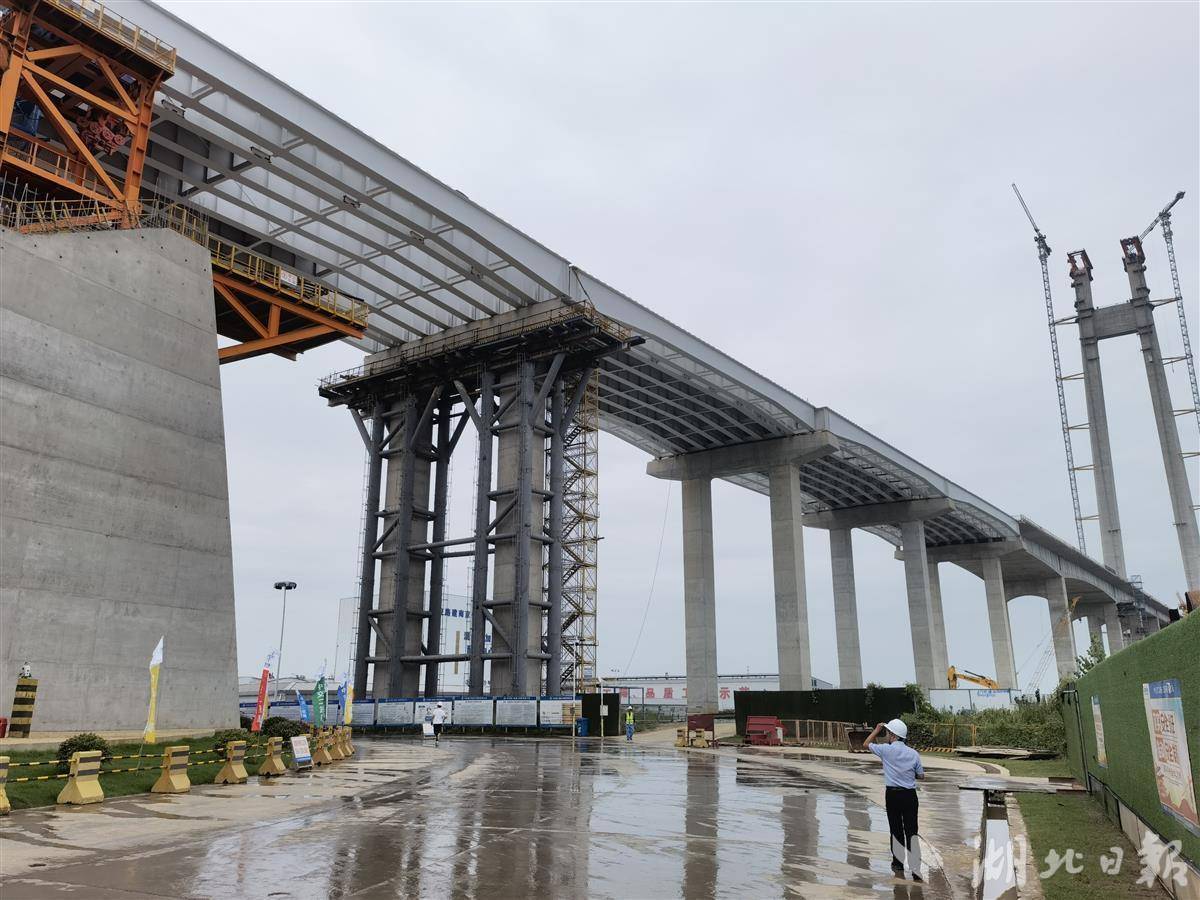 南京仙新路过江通道"湖北建"_索鞍_施工_中交