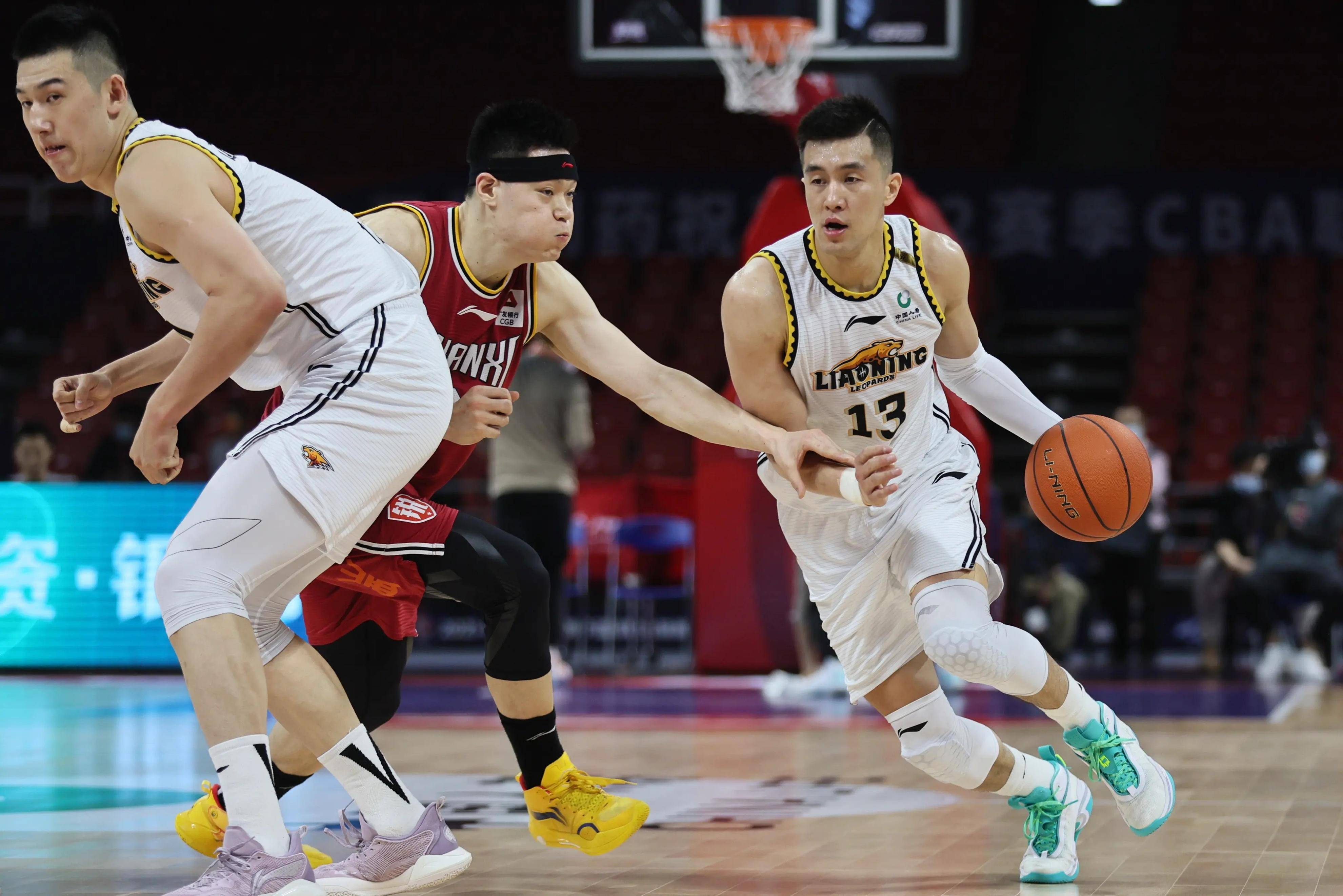 郭之所以最后能留队,除了辽宁篮球队不愿意放人之外,辽宁的水平较高也