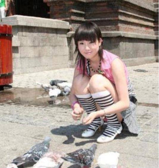 但一名叫张筱雨的女孩却做了,在2008年,一本叫做《魅惑》的人体写真