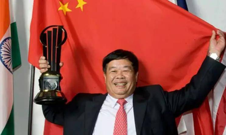 面对批评,曹德旺直言:我创业以来,从来没有动用过哥哥的任何政治资源