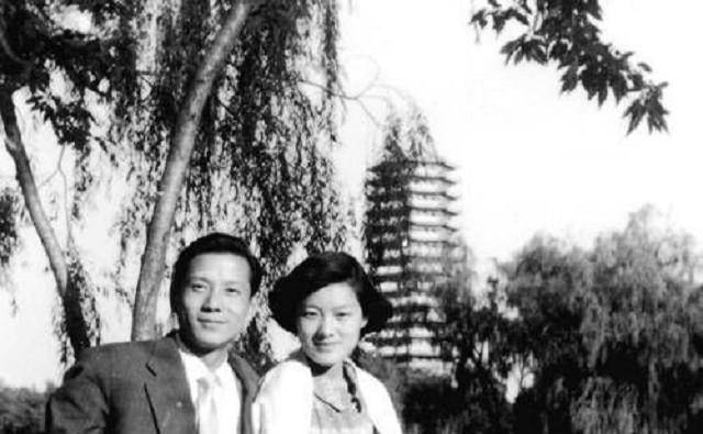 发妻逝后,乔冠华为再娶章含之,将儿女逐出家门,临终前终获谅解_章士钊_工作_龚澎