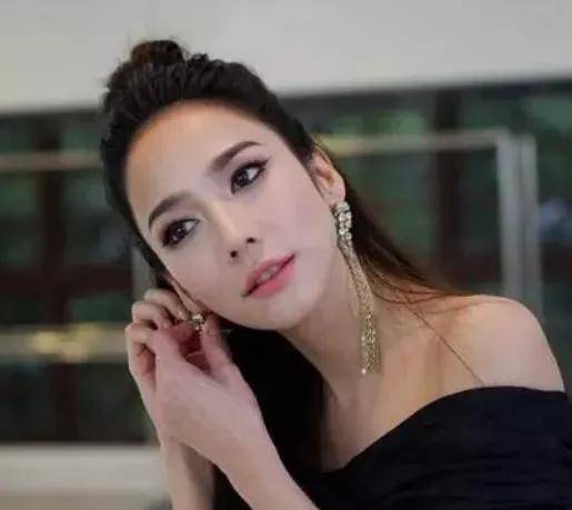 泰国活出自我的女明星砂楚_泰媒_女人_服饰