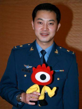 军艺有"四大校草",我们只记得沈腾,杨洋和沙溢,把他遗忘了_洪剑涛