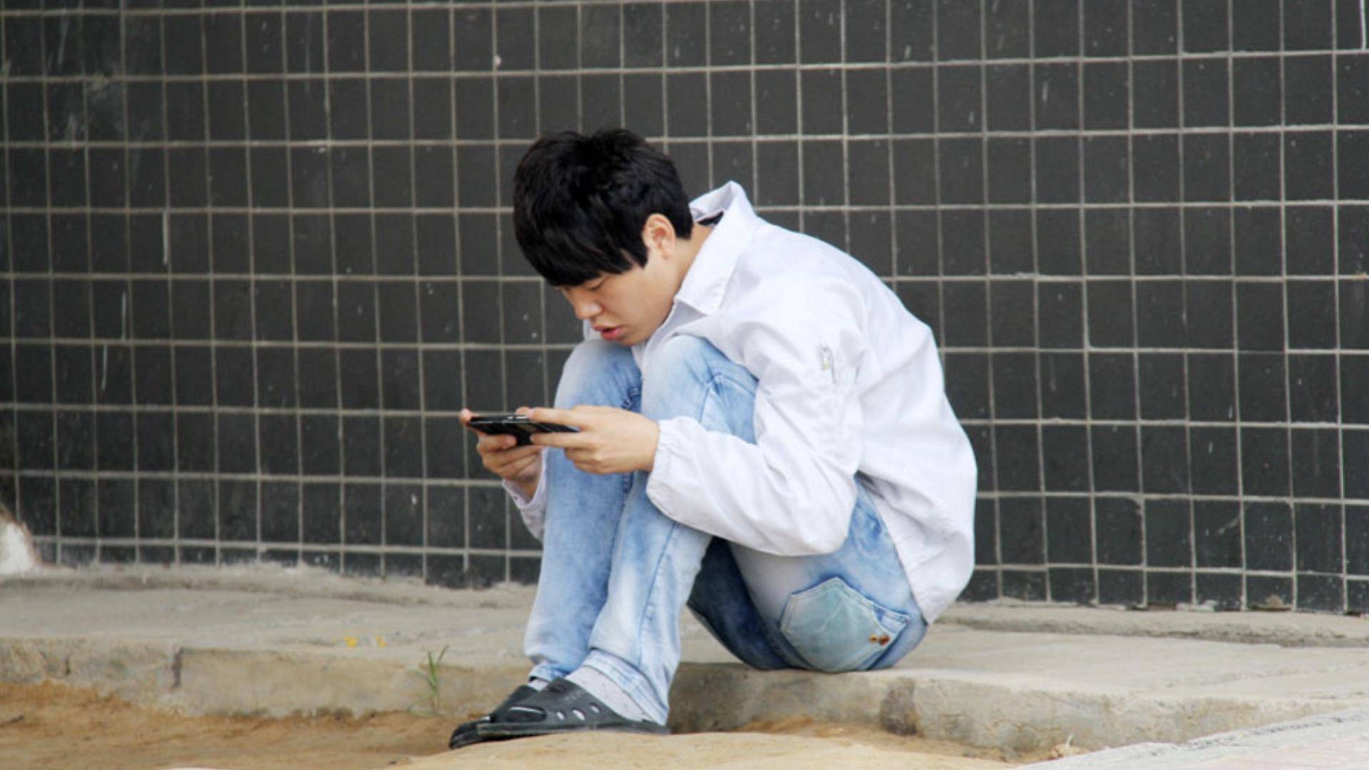 导演跟拍3年,拍下3个低学历90后打工人的现状,看完很难受!