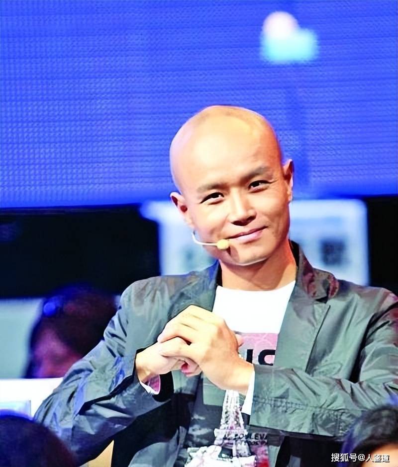 但是起初乐嘉并不愿去主持婚恋类的电视节目,因为在他看来,去当情行
