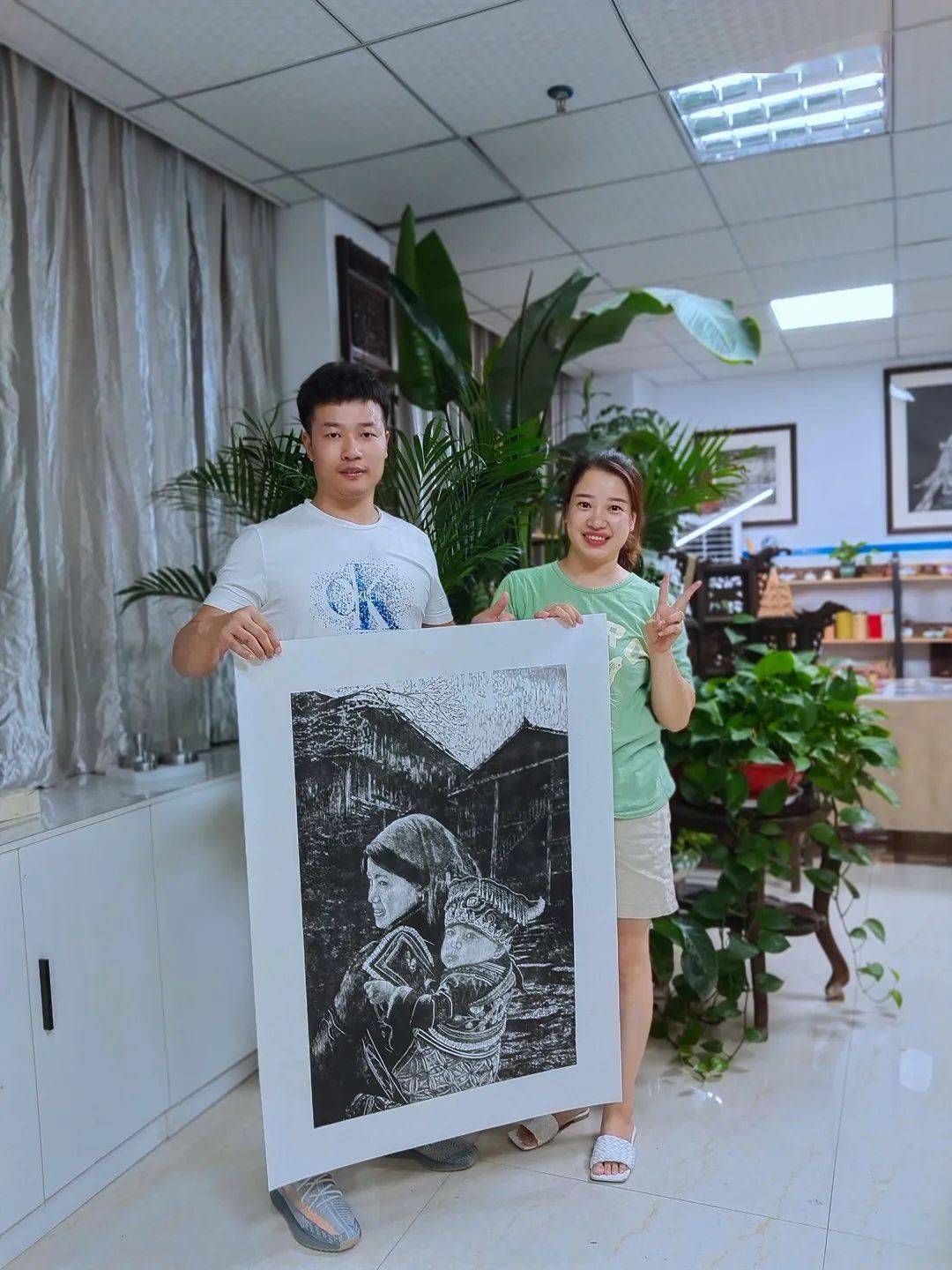 张小琴作品《酉水人家》县职教中心版画工作室朱兴旺教师