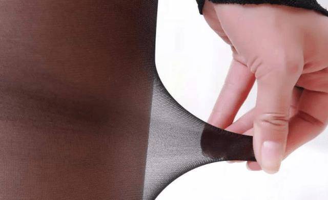 飞机紧急迫降时,为什么空姐集体把丝袜脱掉其中有什么猫腻_尼龙_乘客