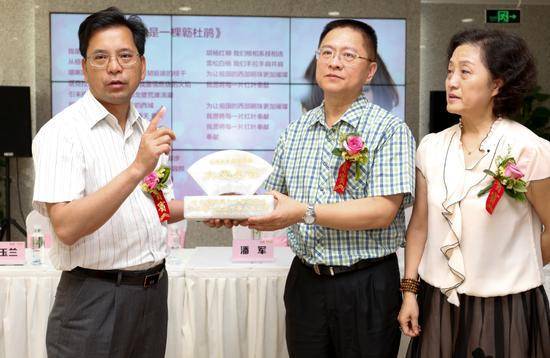 "红颜薄命"姚贝娜:去世7年,父母的坚持让人泪目,他们怎样了_姚峰_女儿