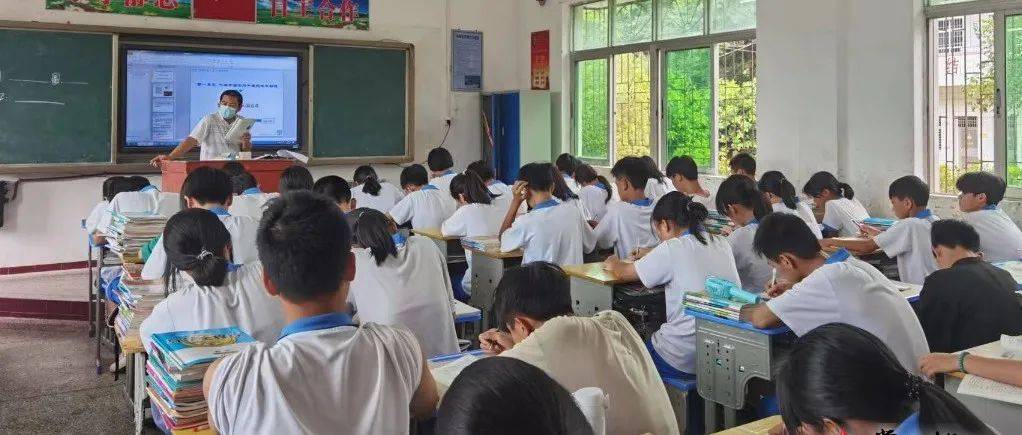 兴宁市坪洋中学用“心”耕耘成就山区学校“奇迹”_教学_教育_曾庆
