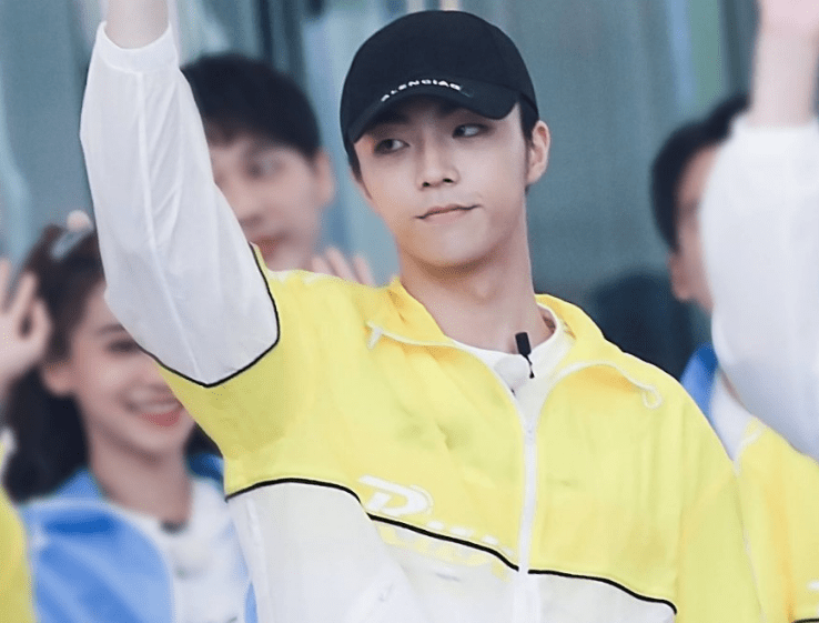 《奔跑吧》青岛录制路透,00后爱豆扎堆,见坤坤农农拉手照沸腾了_陈立