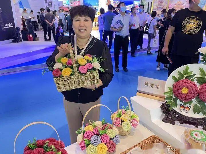 连煎饼也开始自己卷自己了_徐海霞_山东_生活