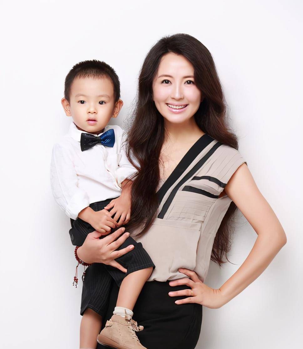 意外怀孕,如今十年过去了,孩子的父亲依旧是个谜_杨童舒_李梓萌_时候