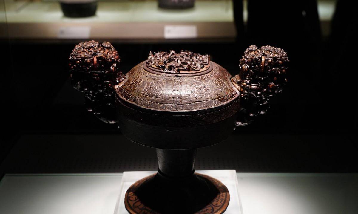 曾侯乙墓出土的国宝级文物:件件精美绝伦,图8至今无法复制_编钟_浮雕