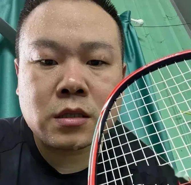 岳云鹏在线调侃减肥是不可能的,为什么他还要坚持打羽毛球?