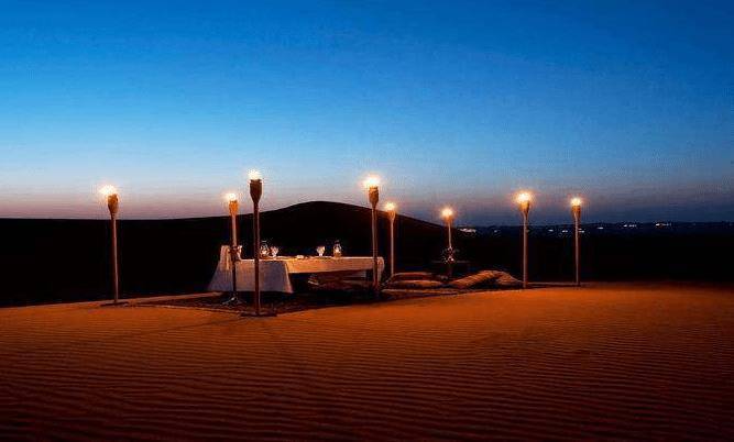 建在沙漠中的酒店，住一晚需要五万块，游客想住需提前预约