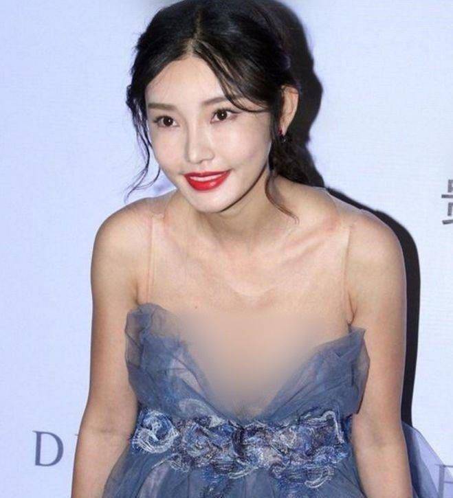 穿"人体彩绘"裙太亮眼,堪称行走的人鱼_童菲_实力_照片