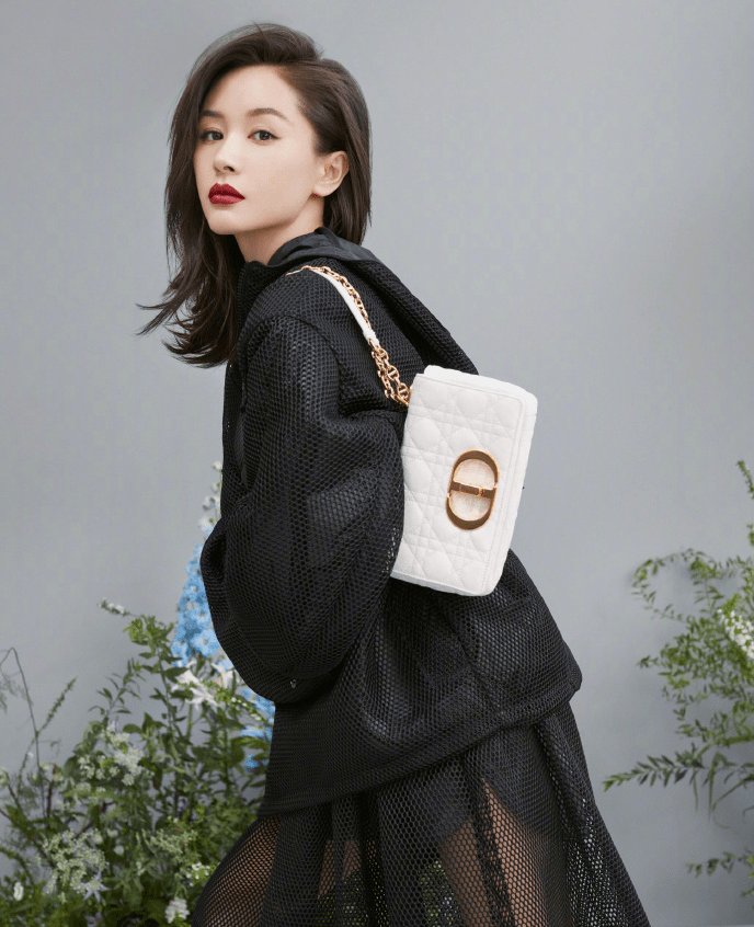 看了王子文的游泳视频,我心里的"素颜女神"又多了一个_女明星_短发