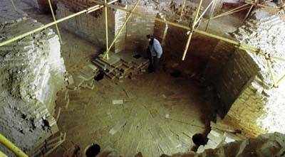 直击千年雷峰塔地宫发掘现场：有个让考古人员激动惊喜的大发现