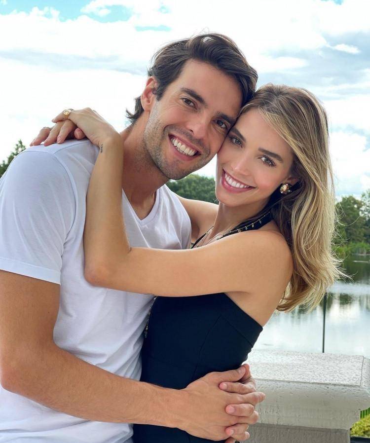 他曾是足坛公认帅哥,被前妻称为"绝世好男人",娶小12岁模特_卡卡