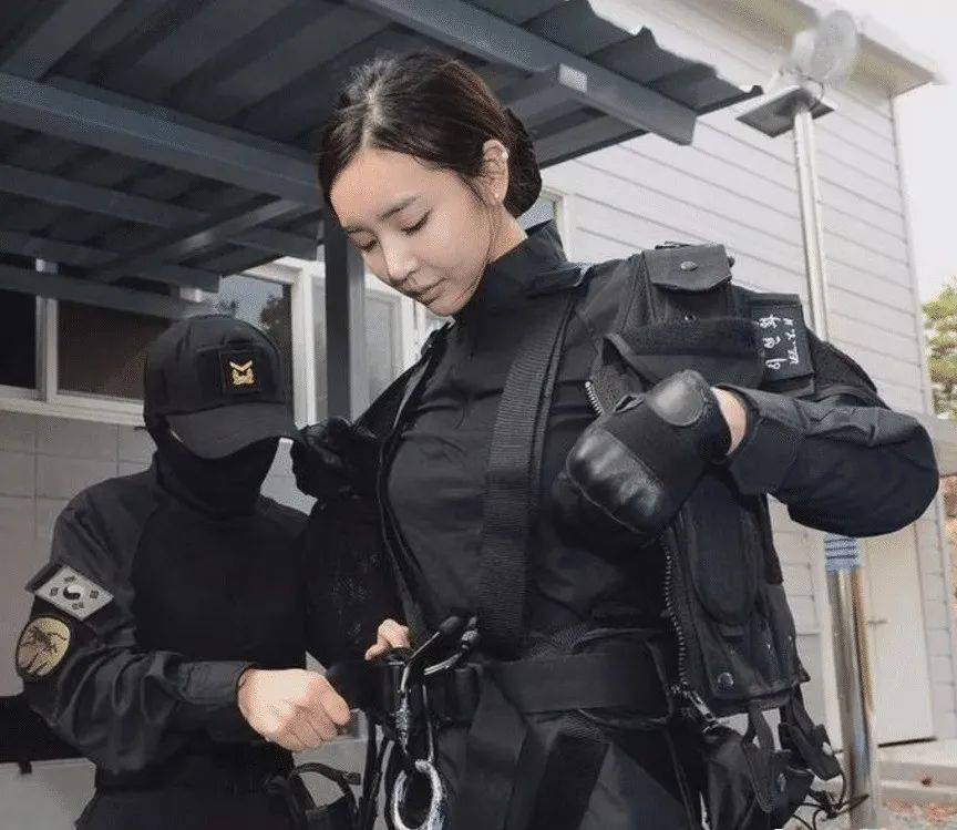 推女郎制服喷血图片