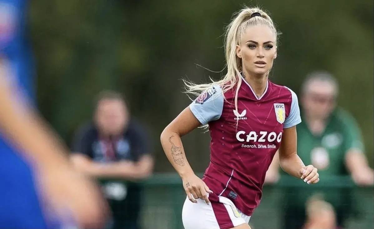 最美女足球员阿丽莎,和c罗一样都是网络顶流,只是荣誉有差别_阿斯顿