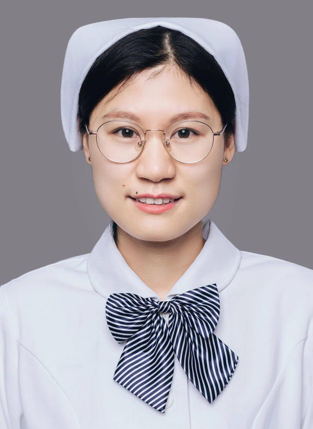 始终保持对工作的热忱用实际行动温暖病人数次收到病人的表扬信和