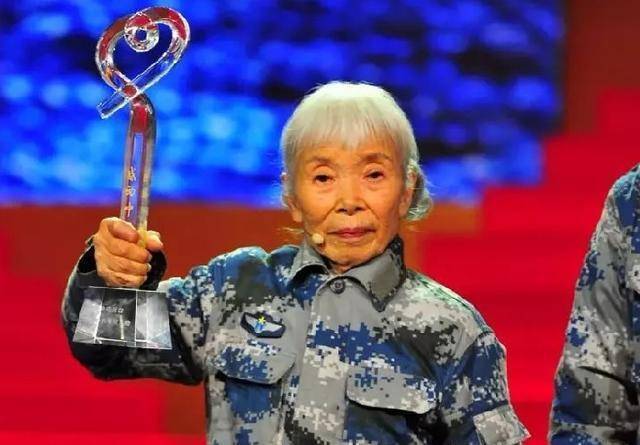 之后,马旭奶奶被分配到原武汉军区总医院工作,随后赶上征兵空降兵招募