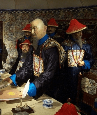 索额图被清圣祖套上九条铁链困于宗人府,不到两个月便死于狱中_索尼