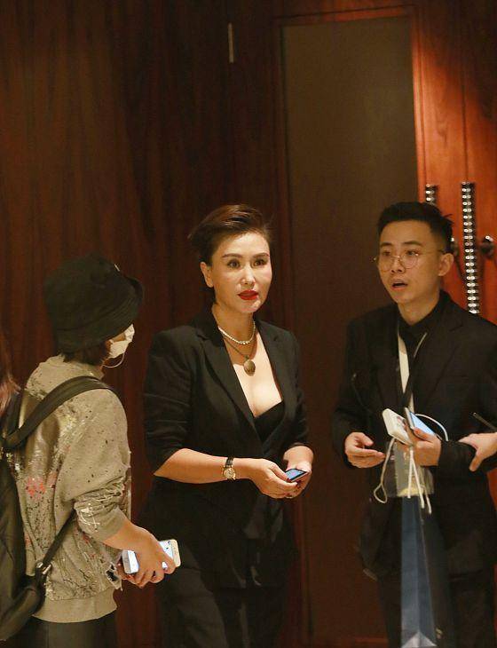 "季洁"王茜:与大23岁徐庆东定情,丈夫去世后,她单身守着女儿_生活