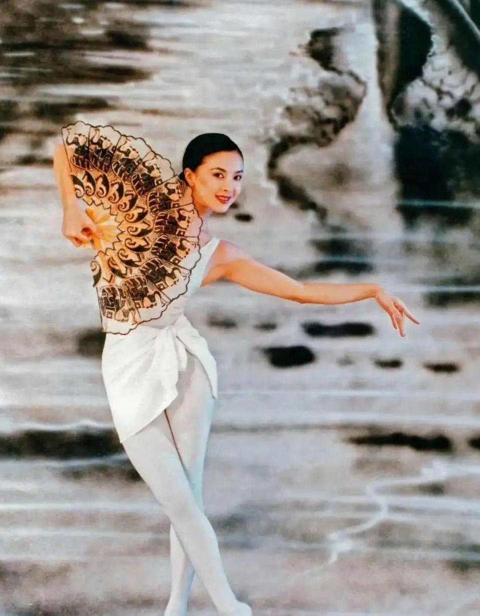 周洁:事业巅峰出国,60岁花27万包机回国,如今已去世一年_舞蹈_邵逸夫