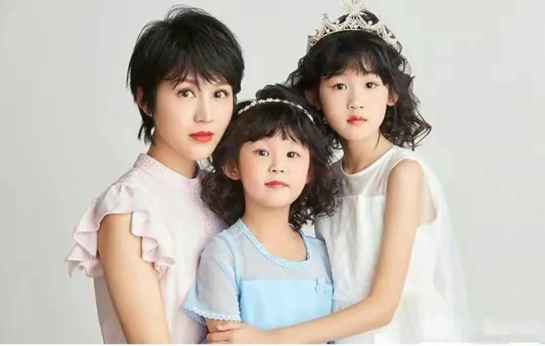 陆毅13岁女儿近照惊艳!