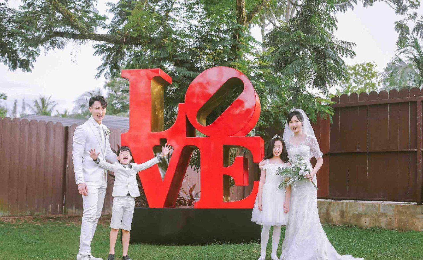 40岁吴尊和妻子林丽吟婚纱照似偶像剧情,一家四口高颜值_文莱_微博