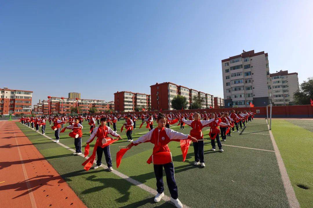 超越自我创辉煌,包头市包钢二十五小举行2022年秋季田径运动会_年级