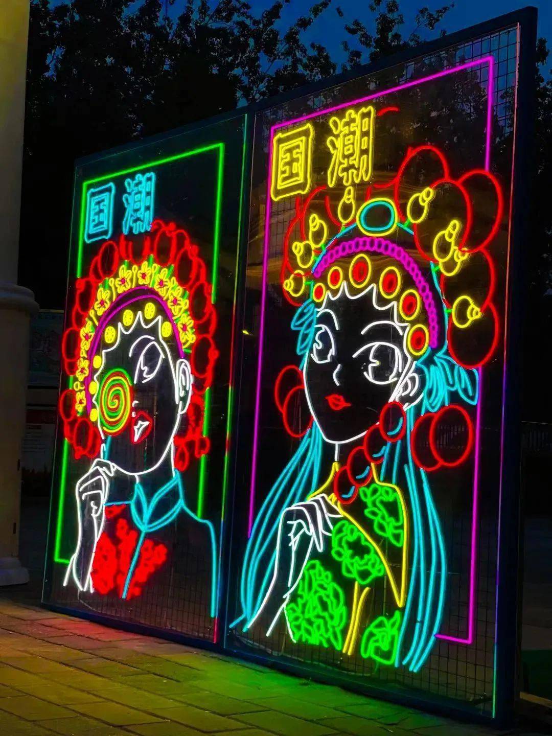 霓虹灯影,绮丽画卷运用脸谱风筝等国潮元素打造能够俯瞰整座城市美景