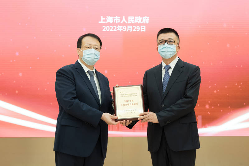 龚正市长颁发上海市市长质量奖,陈尔真、张宏俊领奖_管理_建设_医疗