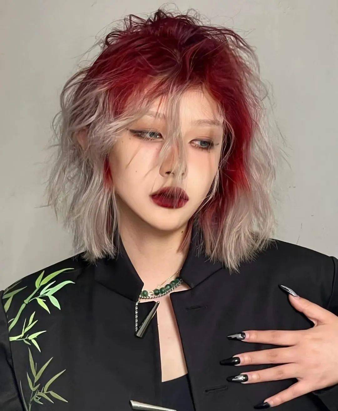 海王红+灰的搭配hairlife不常规·渐变发色也能美到没朋友不和别人撞
