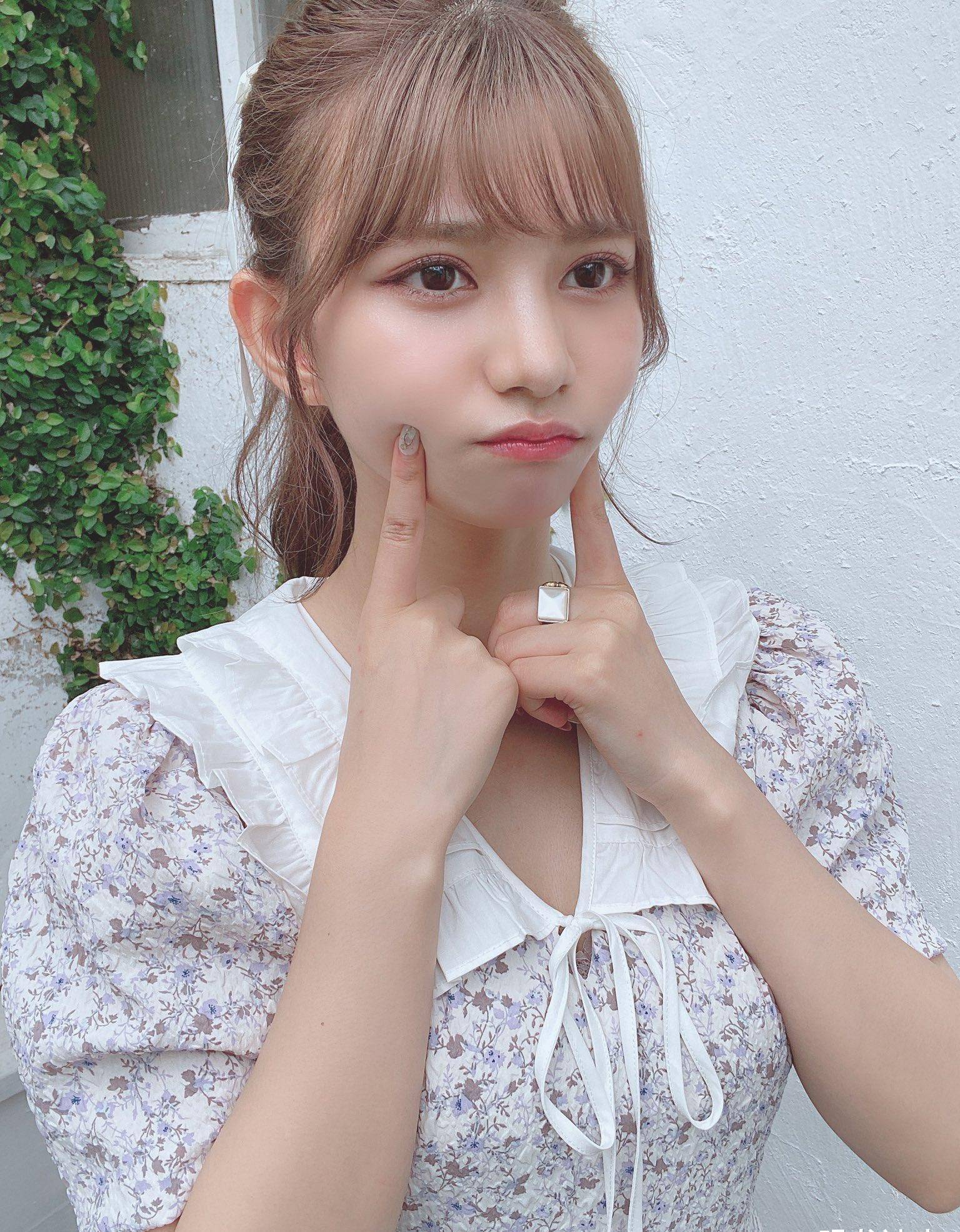 长相青春甜美的女孩子,小清新风格的穿搭,看起来清纯又可爱_什么_女生