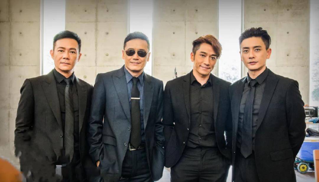 60 男明星12张合影:周润发80后弯腰,卢良伟筋肉有肉_刘德华_陈道明