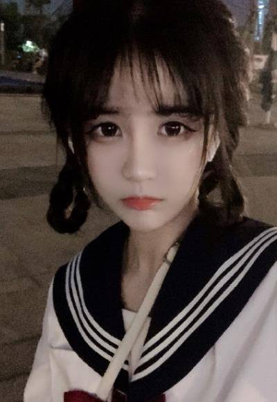 19岁杨清柠素颜出镜,看到镜头高清特写后,网友:毛宸宸不后悔?