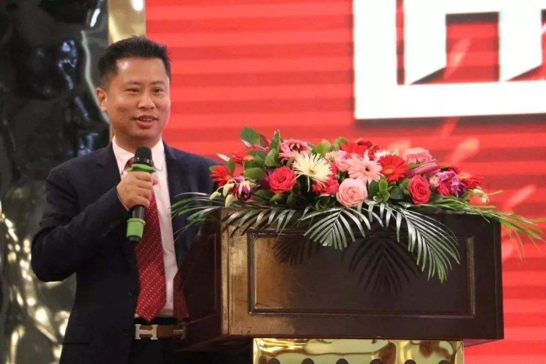 汕头富豪黄伟汕:18岁辍学,父母2万元帮买门面房,如