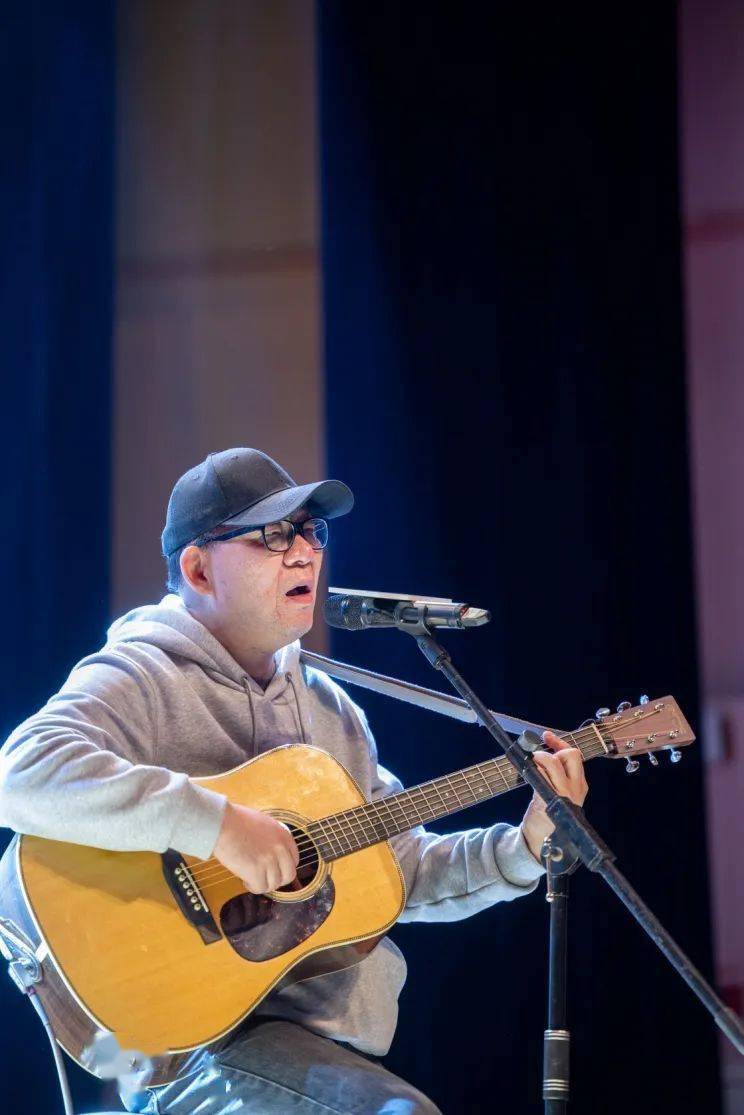 把武汉唱给你听-访武汉方言民谣音乐人冯翔_创作_歌曲_环境