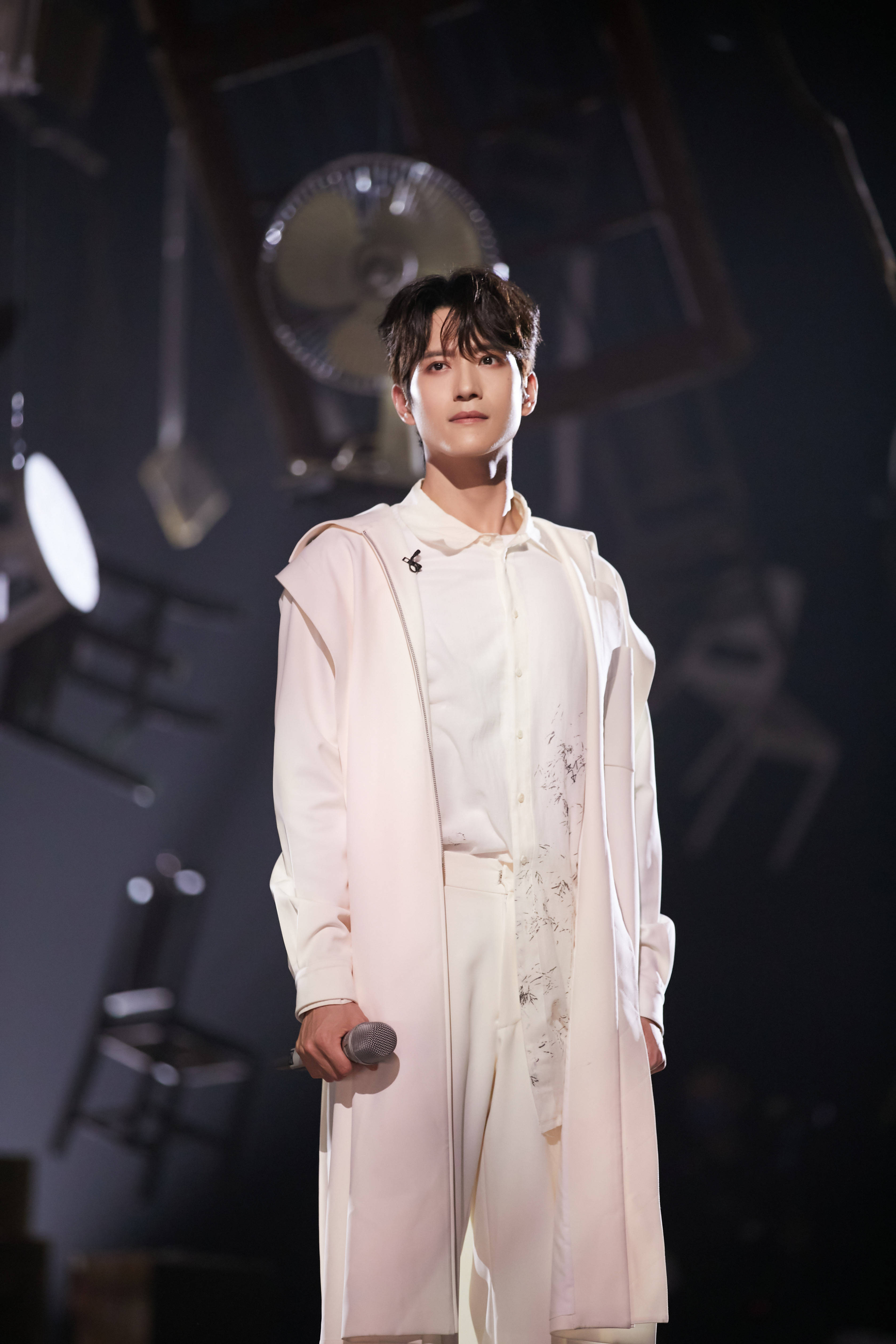 张峻宁暂别《披荆斩棘2》,在"哥哥"的舞台感受很多"第一次"_表演_节目