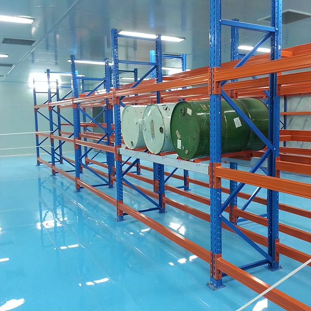 油桶怎么放到货架上?从化仓储货架厂家解析_存储_方案_托盘式