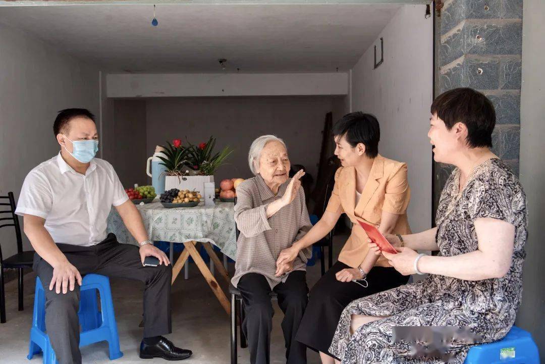 台州市副市长章月燕一行来临参加重阳节活动_临海市_服务_府城