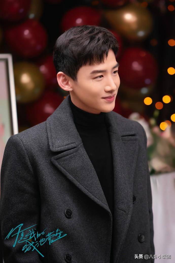 《你是我的城池营垒》又现穿帮,白敬亭脱鞋脱了个寂寞让网友笑喷_邢克