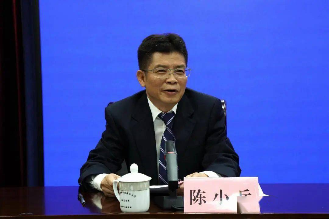 自治区妇幼保健院院长韦红卫,广西生殖医院院长林忠,介绍有关情况